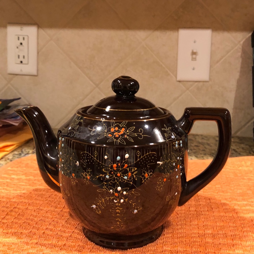 Lovely hand painted tea pot Japan